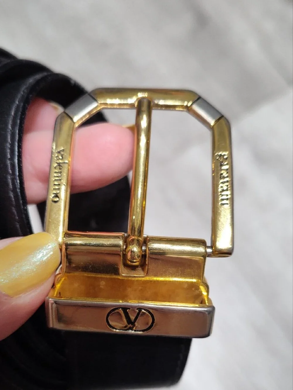 Vintage Valentino Garavani Leather Belt Gold Buckle Size 36 / 90